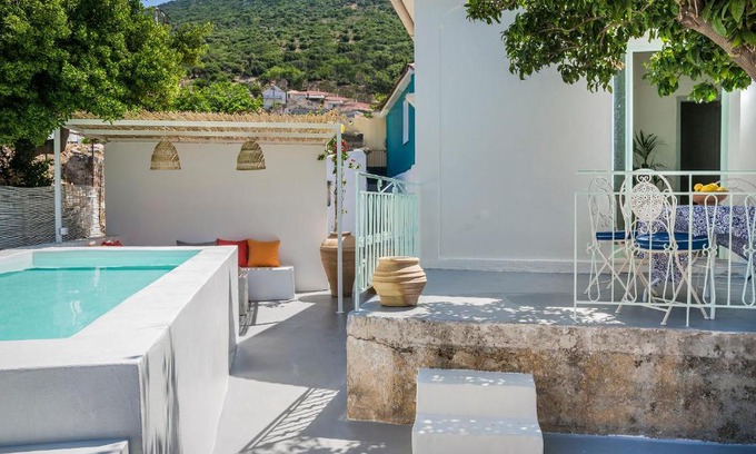 Faraklata Villa | Bohemian Nest - Cheerful 2-Bedroom Villa with pool