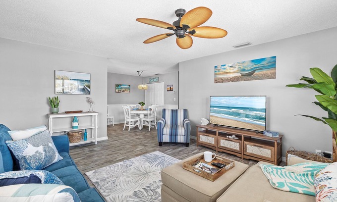 New Smyrna Beach Condominio | Bohemian Sunrise - Pool, Fishing, BBQ - South NSB, Quiet - No-drive Beach