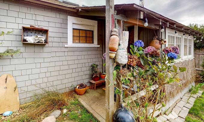 Old Town Apartamento | Bohemian water view retreat with well-stocked kitchenette, internet, & patio