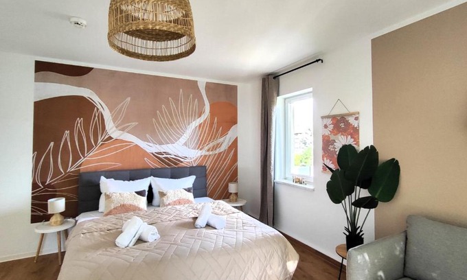 Neudietendorf Apartamento | BohnApartments Bechstein - sehr ruhig - 3 Schlafzimmer - Balkon - Stellplätze- WLAN - Vollausstattung