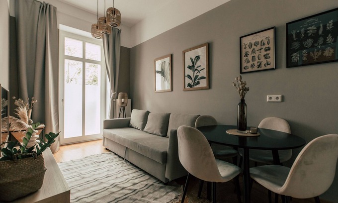 Zentrum-Ost Apartamento | *Boho* 2-room apartment with eat-in kitchen and balcony - Luga Homes - Townhouse