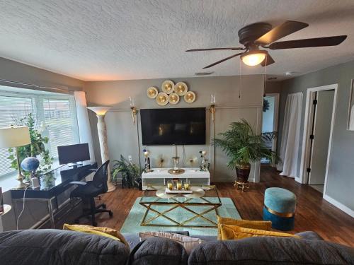 Interchange Square Casa | Boho Breeze Stay