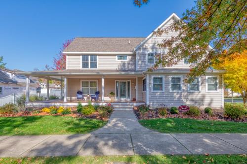 South Haven Casa | Boho Chateau - Located less than a block to Lake Michigan and Kid's Corner