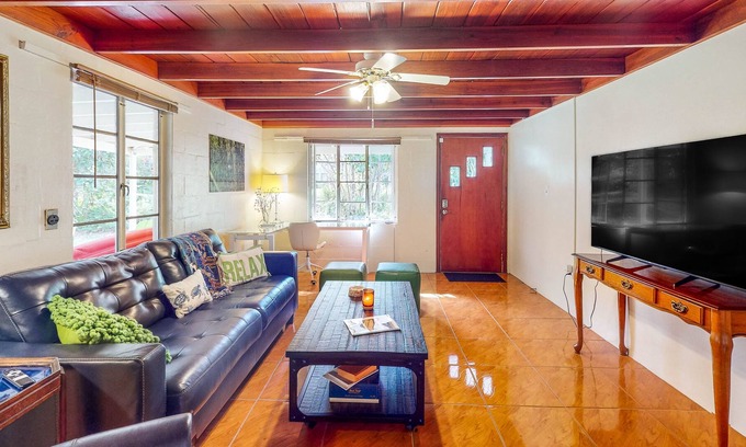 Nalcrest Cabaña | Boho-chic cottage with direct lake access, amazing views - dog-friendly