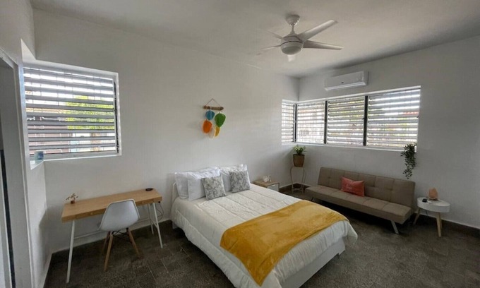 Hato Rey Central Apartamento | Boho chic & cozy apartment near Hato Rey Banking area with solar panels.