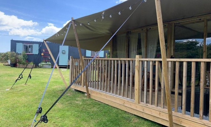 Torpoint Alquiler De RV | Boho Chic Glamping on the Rame Peninsula: Luxury Safari Tent for Families, pets