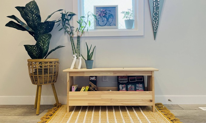 Evanston Casa | Boho chic Retreat: A stylish Vrbo home! Approved by City of Calgary