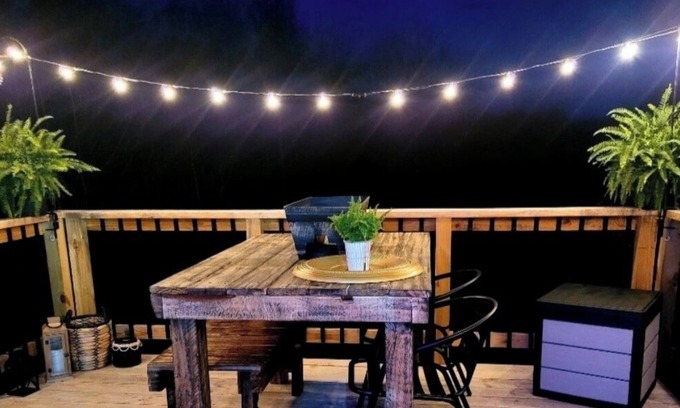 Spruce Pine Cabina | Boho Chic Retreat! Hot Tub+Fire Pit! Nearby Spruce Pine & Blue Ridge Parkway!