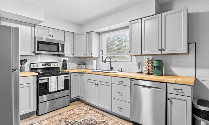 South Burlington Apartamento | Boho Chic Work Escape - 2-Bedroom, Close to Burlington/Airport