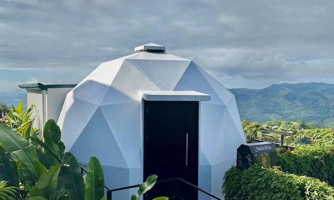 San Isidro de El General Cabina | Boho Dome Retreat Mountain Views & Breakfast
