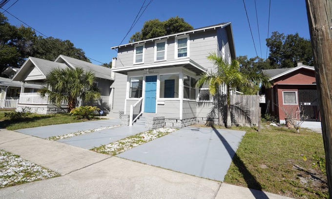 Crescent Lake Casa | ☀️ Boho House ☀️ near Downtown 🌴 Spacious, Bright 🌴 Patio, Grill, Free Parking