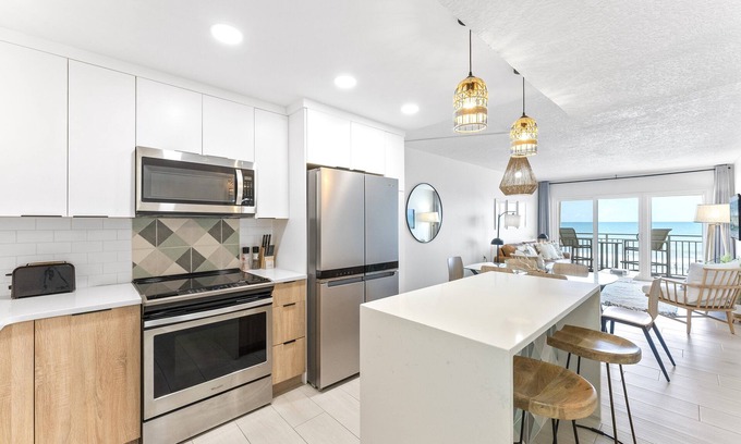 Satellite Beach Condominio | Oceanfront Perfection Stunning Views & Large Heated Pool for Ultimate Relaxation