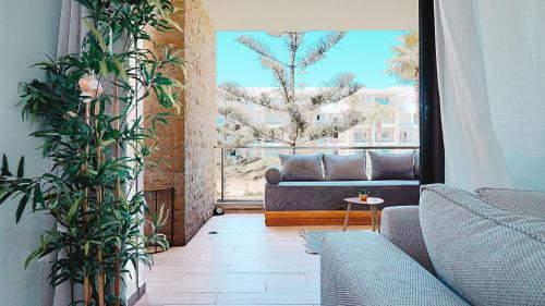Plage des Nations Apartamento | Boho Mood - 2 Bedrooms with Terrace & Pool