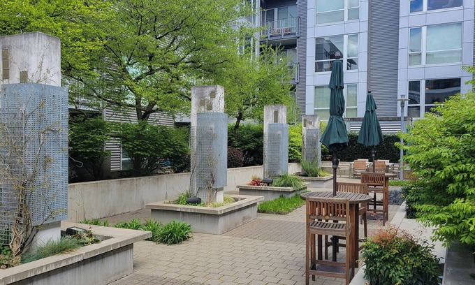 Pearl District Condominio | Boho style, bright 1 bedroom + Den in the heart of the Pearl