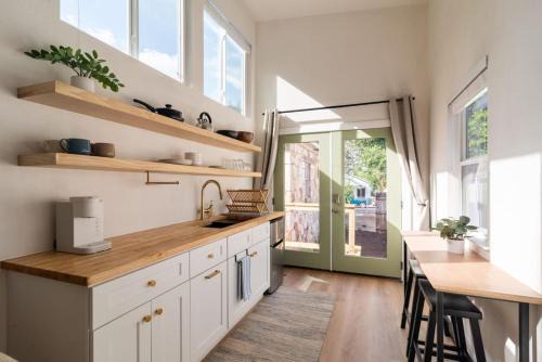 Holly Apartamento | BoHo Tiny Home - Walkable to the Best of East Austin