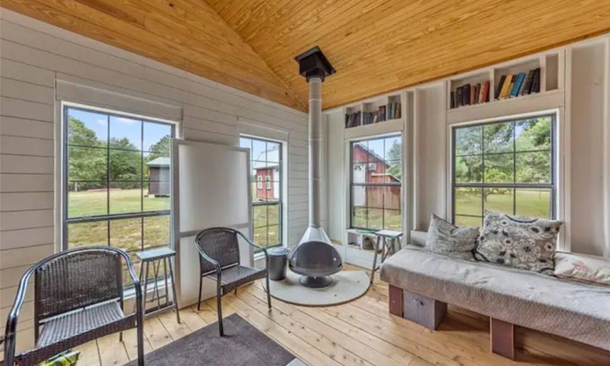 Telephone Cabina | Bois D'arc Bungalows 2-cabin supports 9 guest