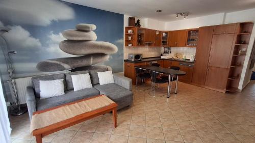 Ferencvaros Apartamento | BOK - Central modern 2BR Apt w balcony, FREE INDOOR PARKING!