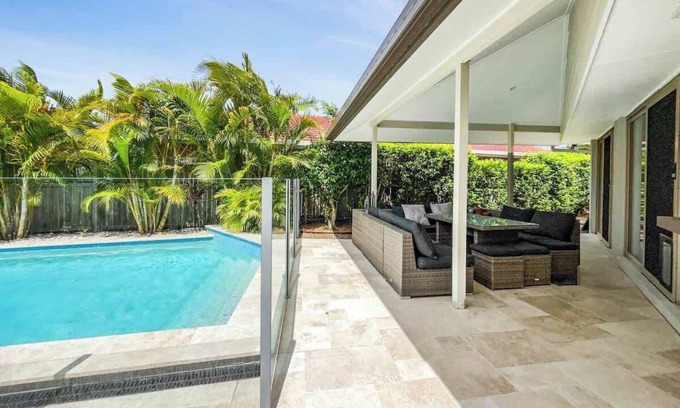 Bokarina Casa | Bokarina Pool House: Relaxed Coastal Living
