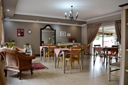Emalahleni Casa | Bokmakierie Gastehuis Emalahleni Pty Ltd