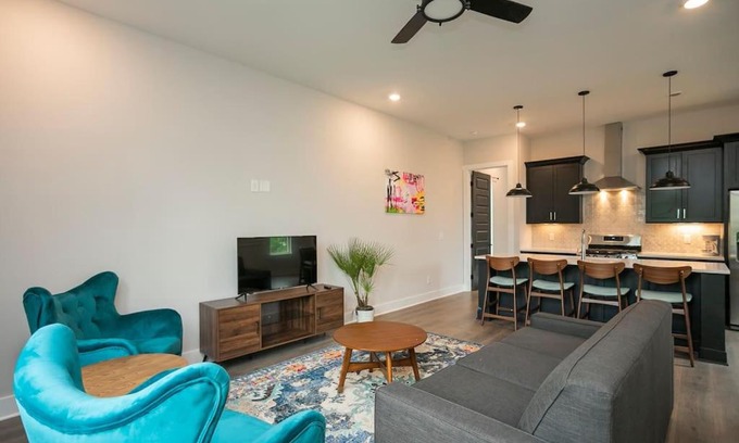 Nashville Casa | BOLD BRIGHT Boutique Stay 3bd-Parkin 12 min to DT