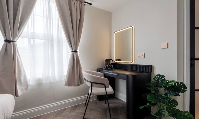Hope Street Apartamento | Bold St | Vanity + Work Desk| Tea & Coffee Station