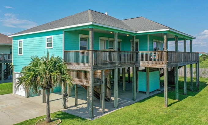 Crystal Beach Casa | Bolivar Breeze 3 Bedroom Home by Redawning