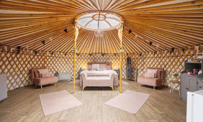 Attleborough Alquiler De RV | BOLLINGER Luxury Heated Yurt with Private Hot Tub