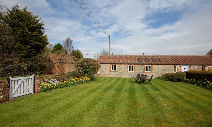 West Beckham Cabaña | Bolt Hole - sleeps 4 guests in 2 bedrooms