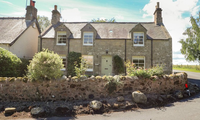 Berwick-upon-Tweed Cabaña | BONALAY COTTAGE, pet friendly, character holiday cottage in Norham