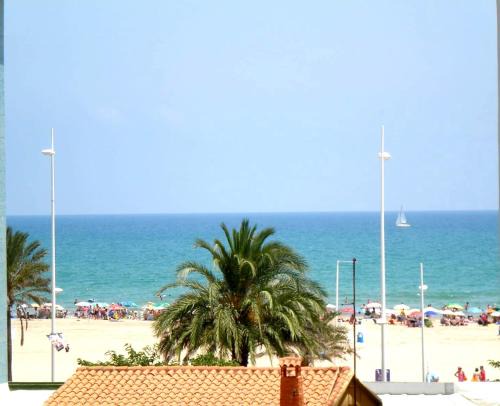 Grau i Platja Apartamento | Bonanza - 40 metros de la playa!