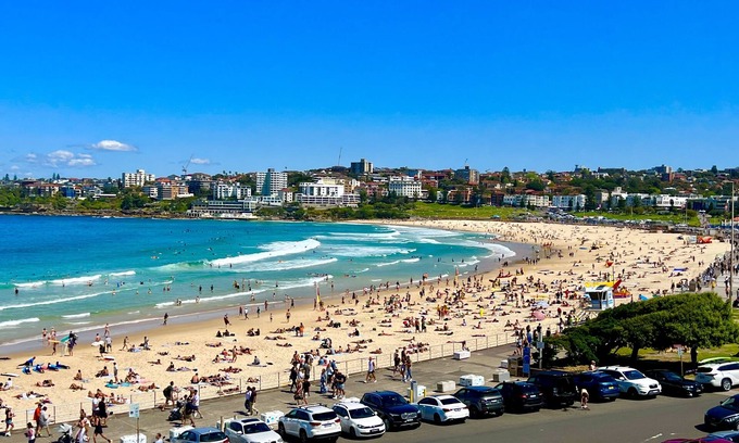 North Bondi Casa | Bondi Beach Celebrity 4 bdrm luxury home 300m to beach with Coastal Views