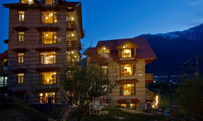 Old Manali Hotel | Bonfire Manali : Hadimba Temple