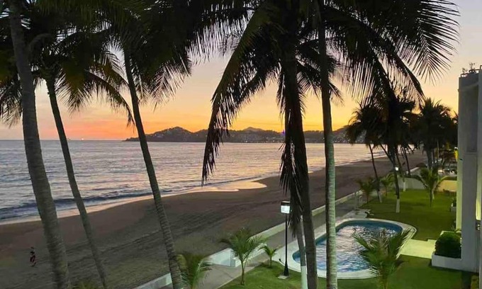 Manzanillo Apartamento | Bonito departamento a pie de playa en Manzanillo