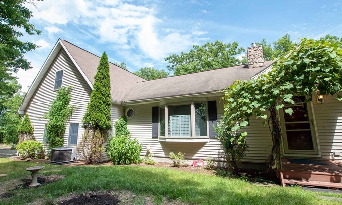 Valois Cabaña | Bonkeid Estate: "Relaxing Seneca Lake Getaway!"