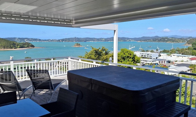 Paihia Apartamento | Bonnie View private spa pool and two person sauna.