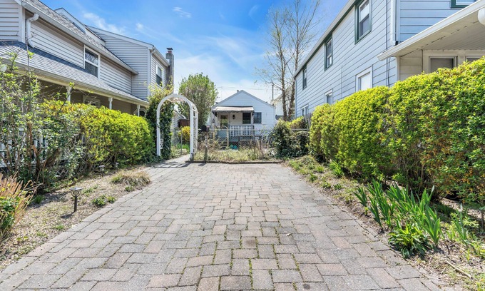Ocean Grove Casa | Book 3 get 1 free 2-bd WiFi, AC Bradley Beach 4Badges,4bikes,BBQ 6 chairs