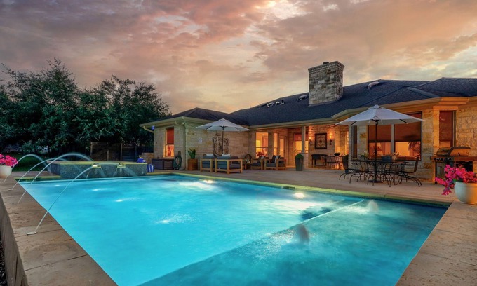 Austin Casa | PRIVADO | 15 camas | Piscina | Bañera de hidromasaje | Bsktball | Mesa de billar | Cerrar el centro