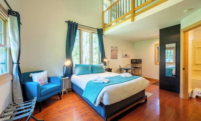 Ephraim Cabaña | Book August 11 today! Large Yard | Walk to Sunsets & Fish Boils