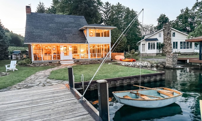 Naples Casa | Book for Fall and Summer 2026 Now- Serene Cove on Canandaigua Lake Amazing Porch