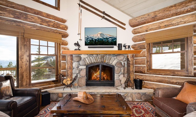 Powder Ridge Casa | Book for Summer Getaways! Spacious Cabin with Mountain Views and Private Hot Tub!