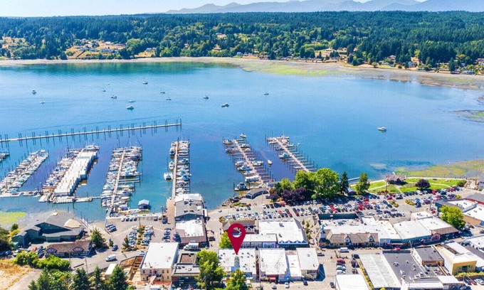 Poulsbo Casa | Book Hotel Scandi in Downtown Poulsbo - Sleeps 24!