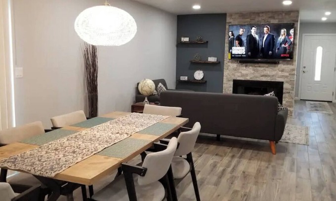 Merced Casa | Book it and Love it! HGTV Looking Home