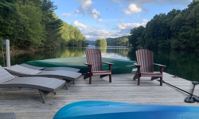 Topton Casa | Hermosa casa nueva en Lake Nantahala con un gran documento de madera dura brasileña