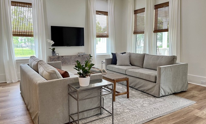Bay St Louis Casa | Book NOW thru Christmas! Walk to Beach. Dog-friendly. Calming Coastal Design