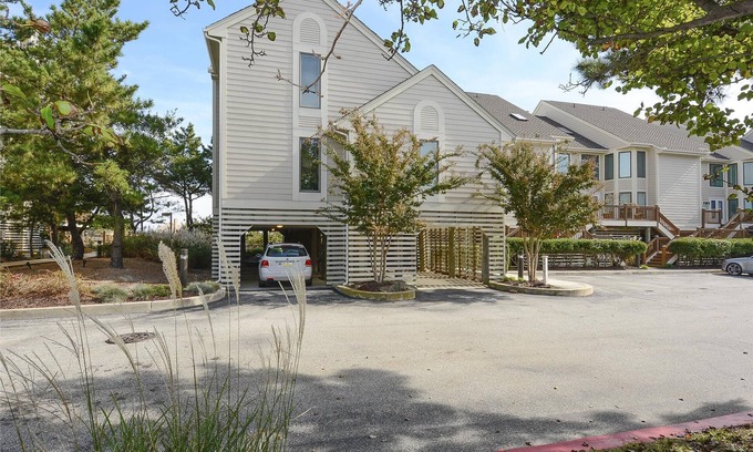 Fenwick Island Casa | BOOK OPEN JULY WEEKS BEFORE MAY 1 AND GET 10% OFF! Free Golf at Bear Trap Dunes and MORE! Recently remodeled and redecorated located on the Ocean Front.
