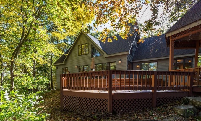 Chestnut Springs Casa | Book Spring Summer Luxury House at Wintergreen