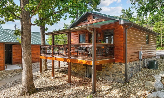 Indian Point Cabina | Book today! Private lake cabin with lake access!
