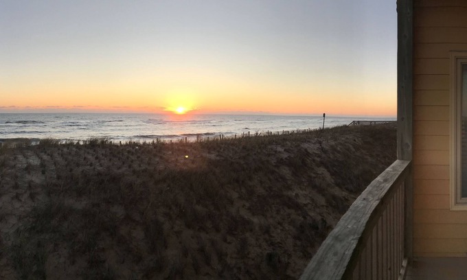 Kill Devil Hills Condominio | Condominio frente al mar con 2 camas King!