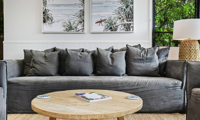 Boomerang Beach Casa | Boom 2 is only a short stroll from surfing, swimming and the golden sands of Boomerang Beach..