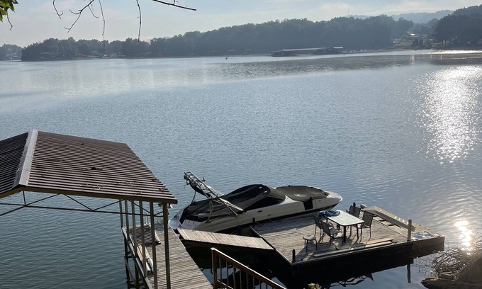 Piney Flats Casa | Boone Lake, casa del lago en el canal principal con hermosas vistas del agua!